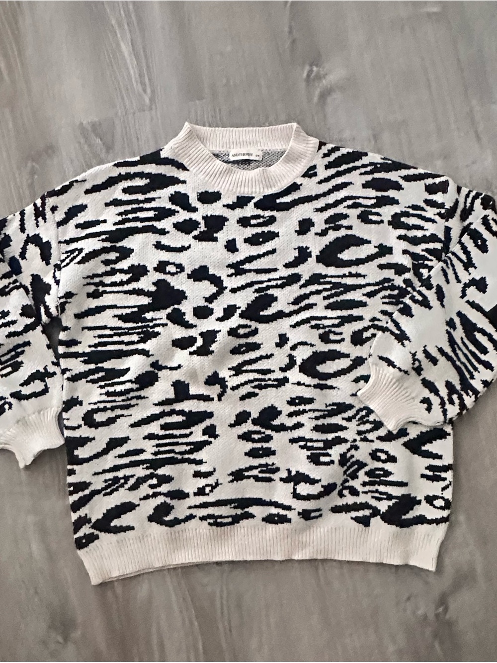 ANDTHEWHY S/M Black Cream Animal Print Knit Sweater Oversized